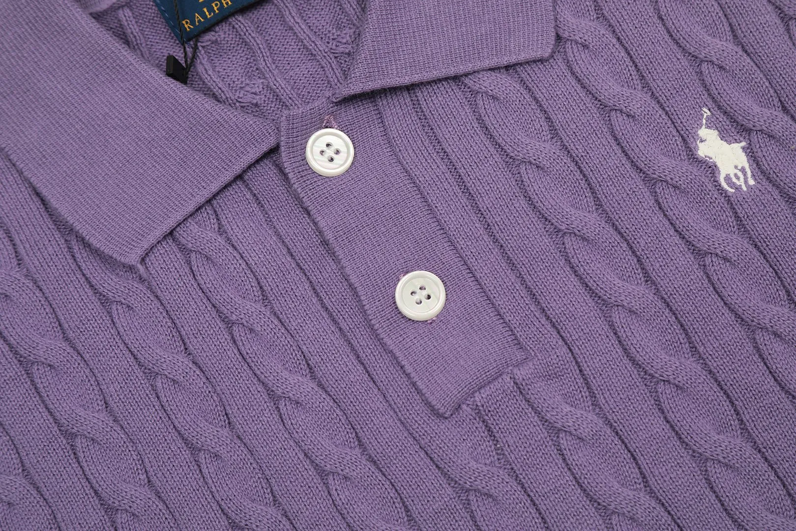 🅿️176 "Top quality" Style number: DS022# (not off the shelves all year round) [Ralph Lauren POLO lapel solid color pony embroidered logo knitted short sleeves] ✅Ralph Lauren Ralph Lauren classic basic versatile all-season cardigan knitted short sleeves ✅Main supplier platform live broadcast Wholesale entities Replenish when out of stock Not off the shelves ✅ZP quality 1:1 version Scan the code to enter the GF website Counter quality ✅Details and quality are the only one in Guangzhou. Imported quality cotton yarn focuses on high-end and cost-effective. Needless to say good quality. ✅The version is restored to the original order. The maximum size can be worn up to 160 pounds. Loose, comfortable and stress-free.